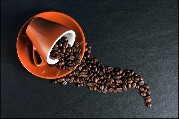 Кофе, кофейная чашка, кофе в зёрнах